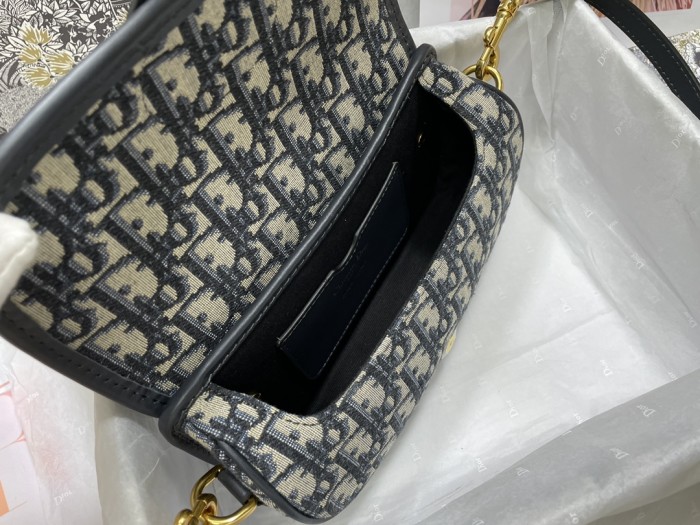  Handbag   Dior  M9327  size  22 x 13 x 5  cm