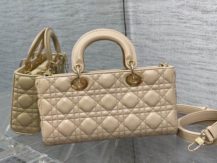 Handbag   Dior  size  26*6*14 cm