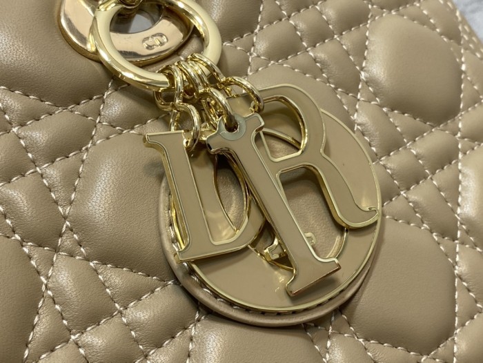  Handbag   Dior  size  32 cm