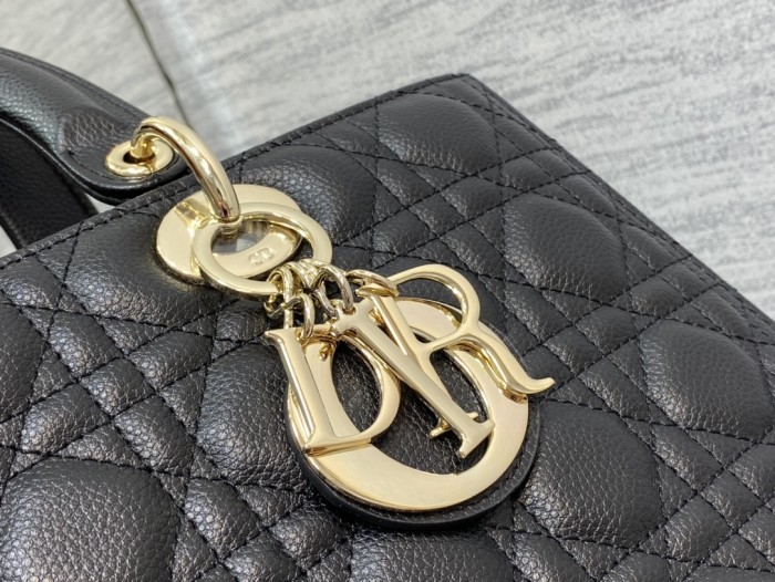  Handbag   Dior  size  32 cm