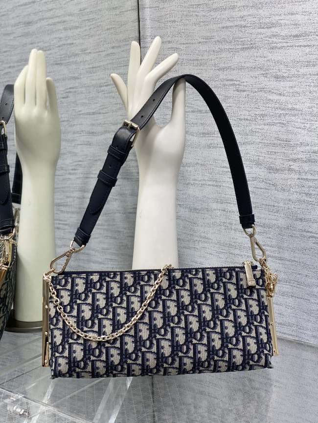 Handbag   Dior  size  27×12×5 cm