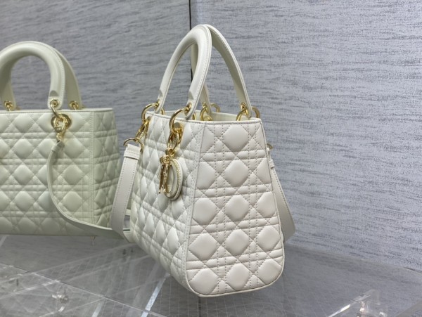 Handbag   Dior  size  24 cm