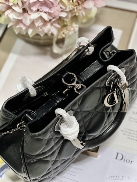 Handbag   Dior   0062  size  30*18.5*11.5 cm