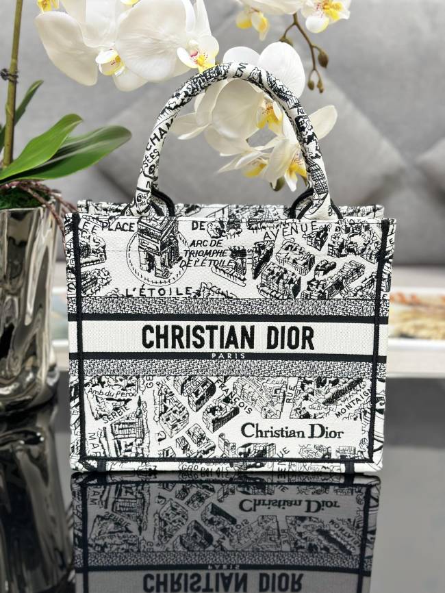 Handbag   Dior  M1286  size  26.5 x 21 x 14  cm