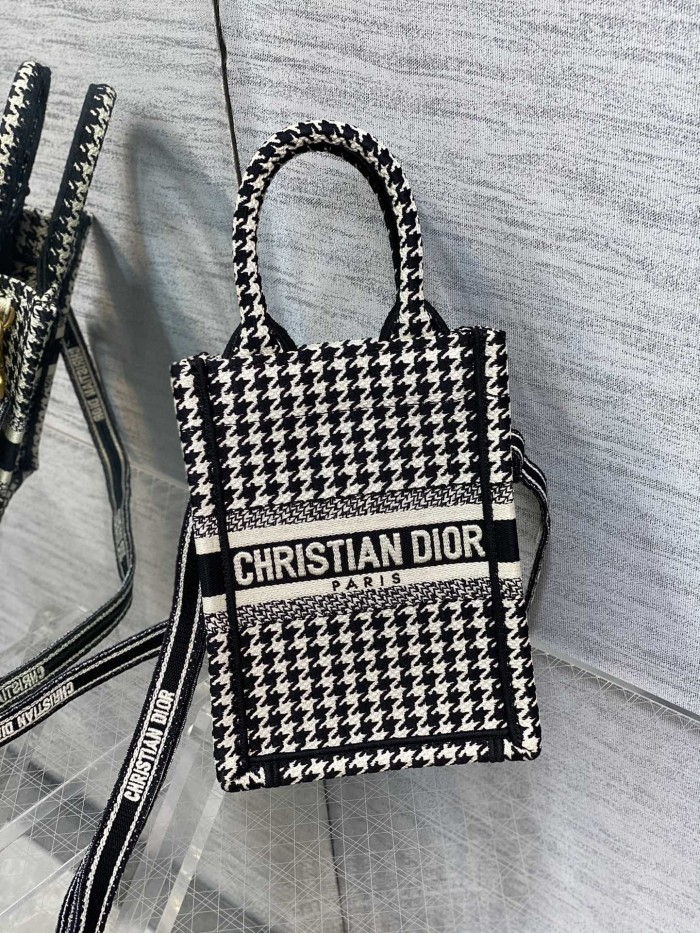  Handbag   Dior  size  13.5*5*18 cm