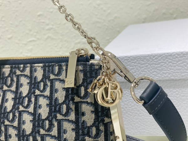 Handbag   Dior  9237 size  27 x 12 x 5  cm