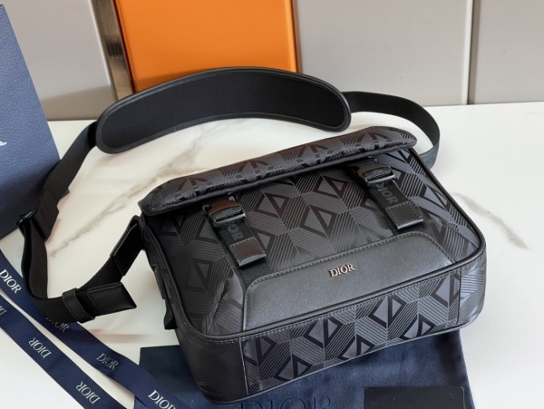  Handbag   Dior   89019  size  31 x 21 x 8  cm