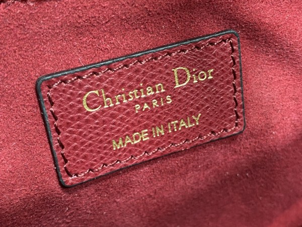 Handbag   Dior  size  19.5 cm