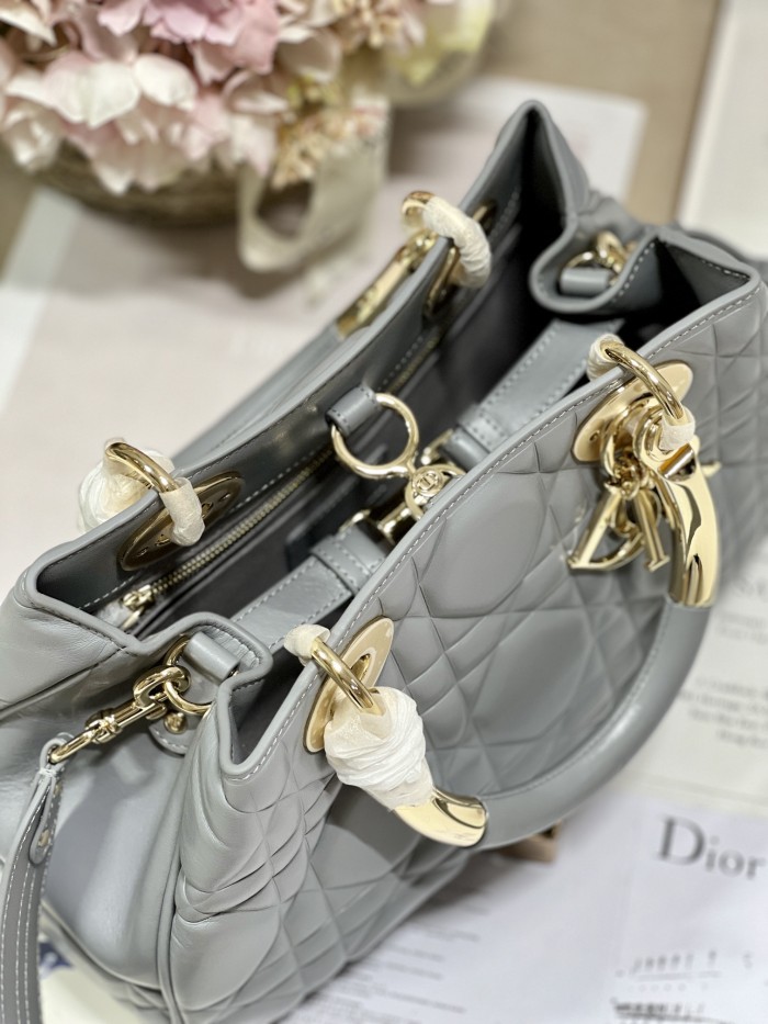 Handbag   Dior  0062  size  30*18.5*11.5 cm