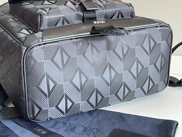 Handbag   Dior  size  30 x 42 x 14.5  cm