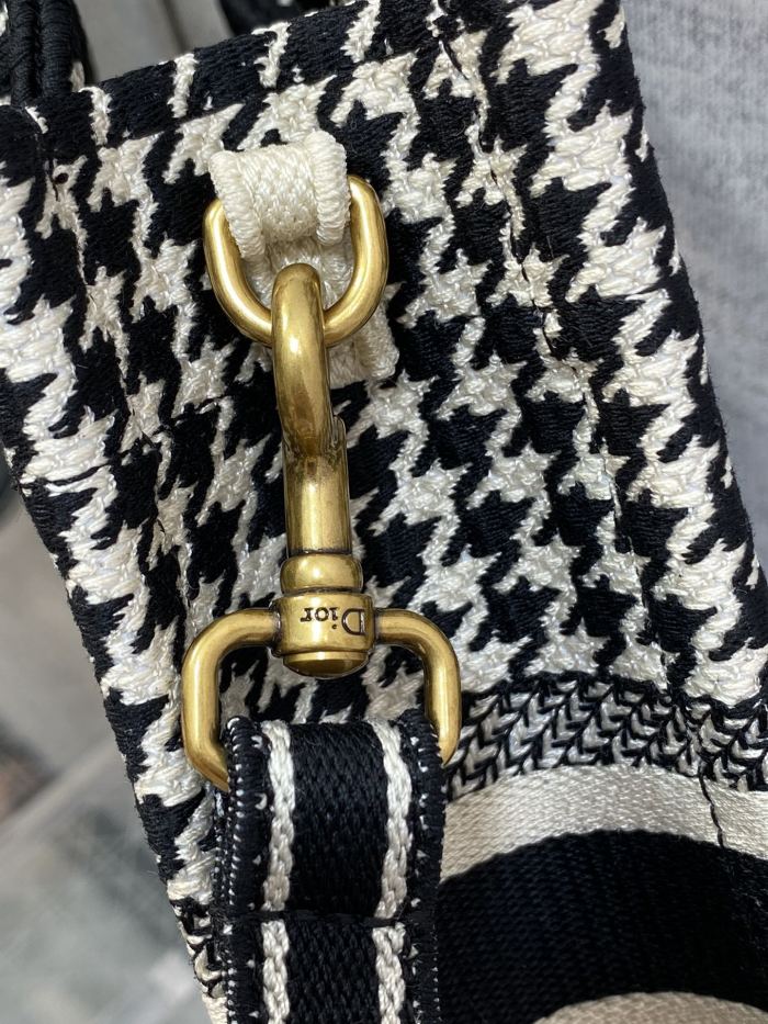  Handbag   Dior  size  13.5*5*18 cm