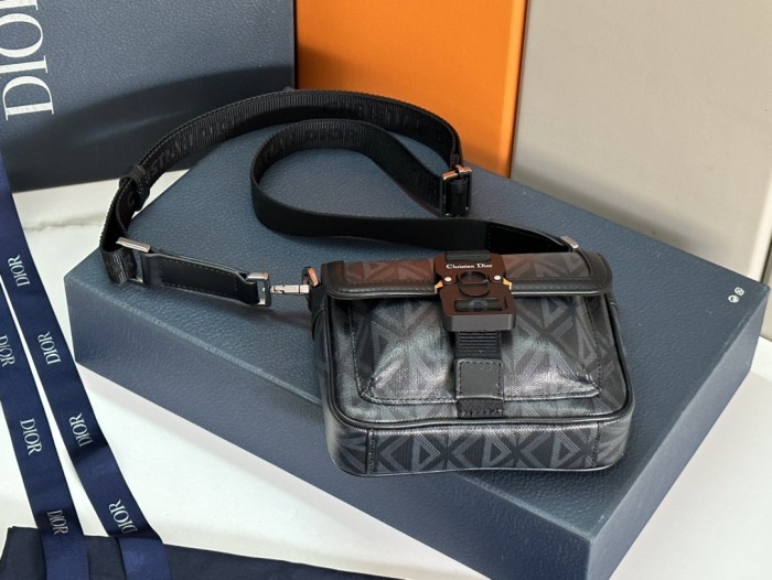 Handbag   Dior   93370  size  19x 11x 4  cm