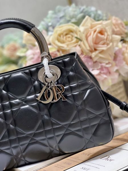 Handbag   Dior   0062  size  30*18.5*11.5 cm