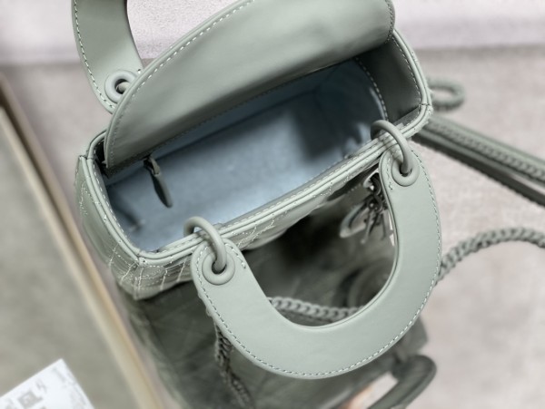  Handbag   Dior  size  17 cm