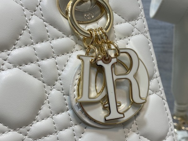 Handbag   Dior  size  20 cm