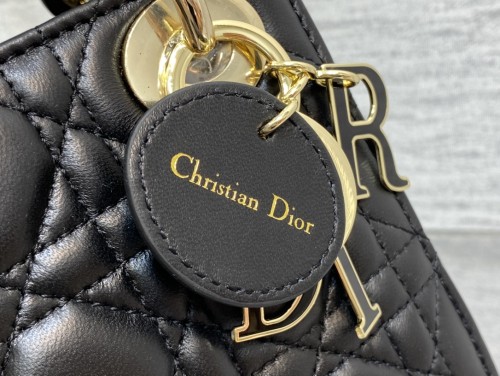 Handbag   Dior  size  17 cm