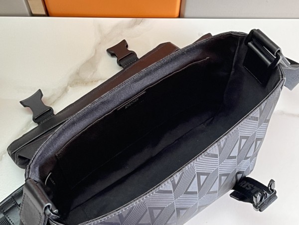  Handbag   Dior   89019  size  31 x 21 x 8  cm