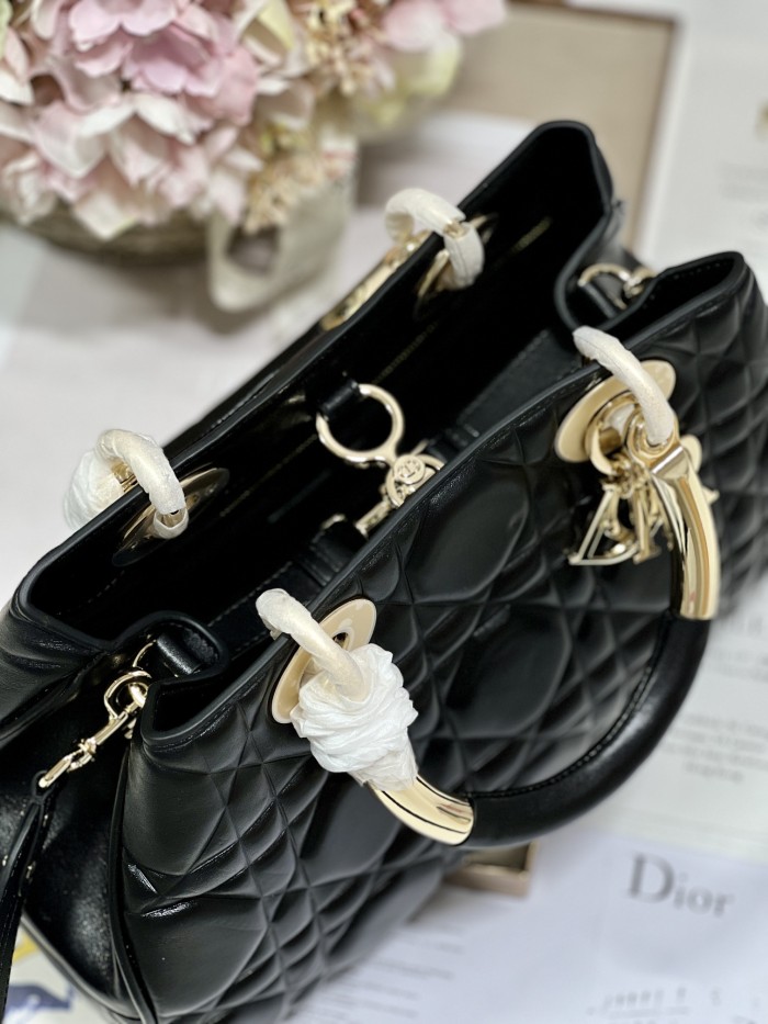 Handbag   Dior  0062   size  30*18.5*11.5 cm