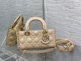 Handbag   Dior   size  22.5*6*11.5 cm