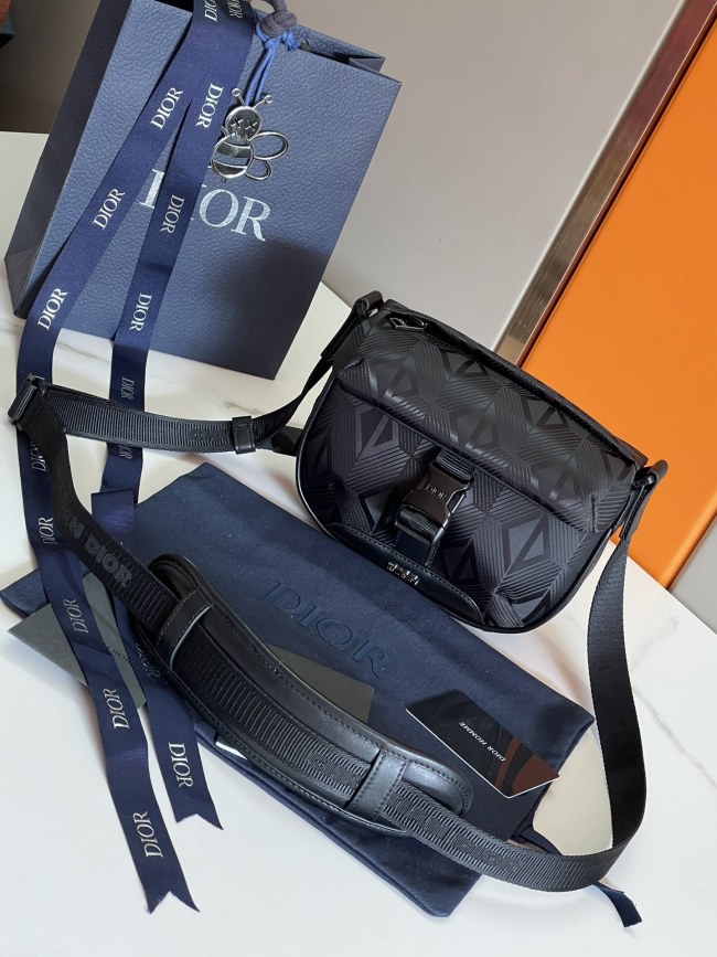  Handbag   Dior   89020  size  20 x 15 x 5  cm