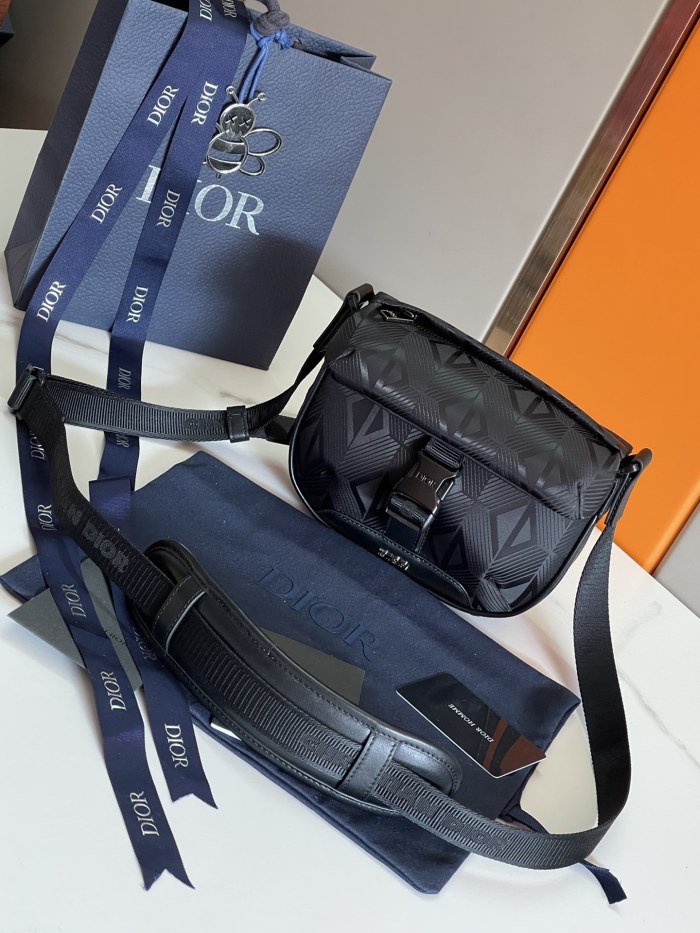  Handbag   Dior   89020  size  20 x 15 x 5  cm