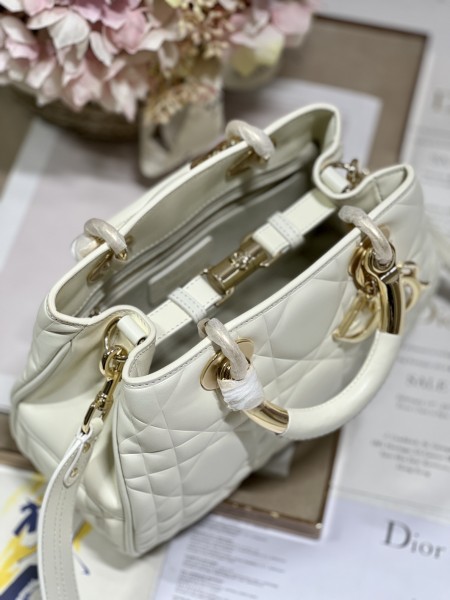 Handbag   Dior  0062  size  24*16.5*9.5 cm