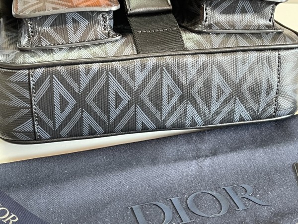 Handbag   Dior  93369   size  27 x 17 x 9  cm