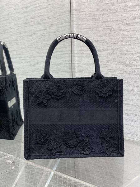 Handbag   Dior   size  26*8*22 cm
