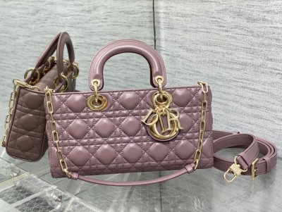 Handbag   Dior   size  26*6*14 cm 