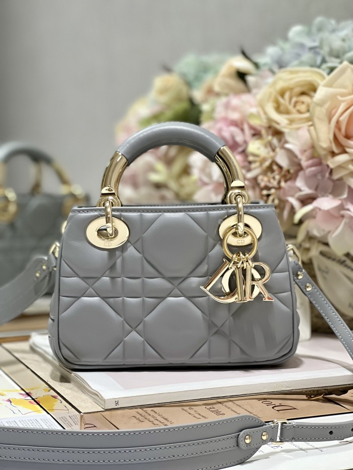 Handbag   Dior  0062  size  19*13*8 cm