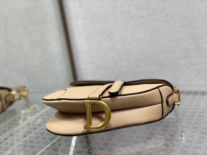 Handbag   Dior  size  19.5 cm