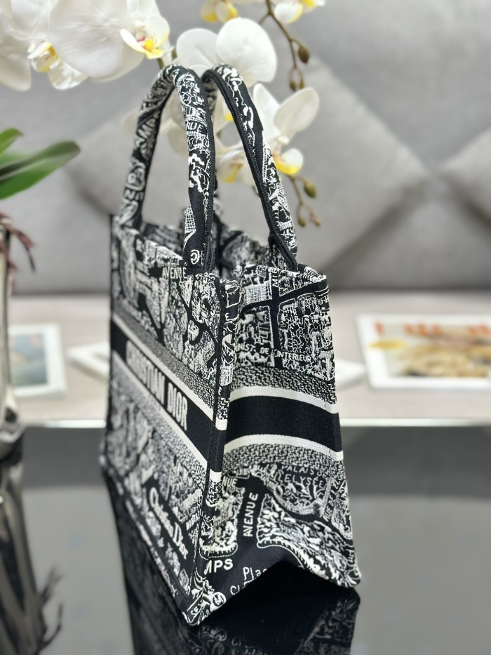 Handbag   Dior M1286 size 26.5 x 21 x 14   cm