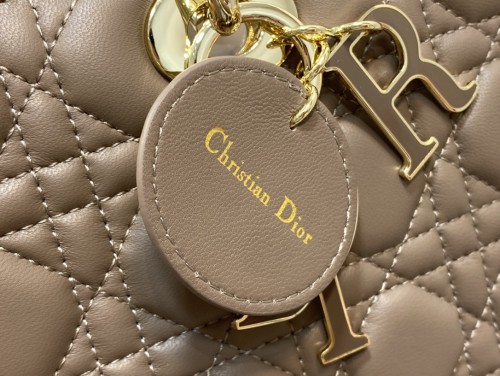 Handbag   Dior  size  32 cm