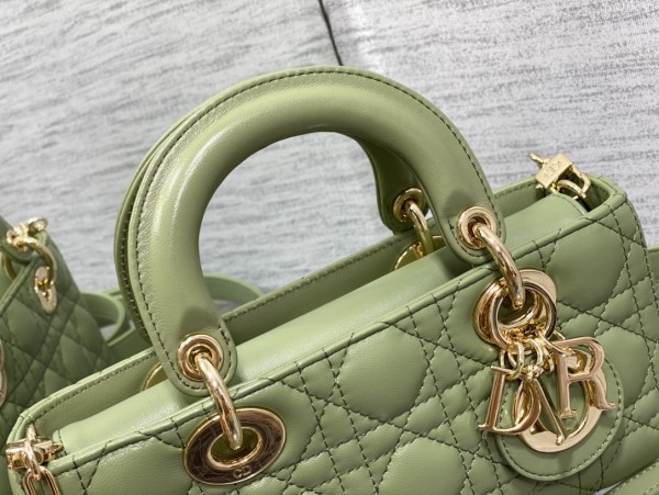 Handbag   Dior  size  22.5*6*11.5 cm