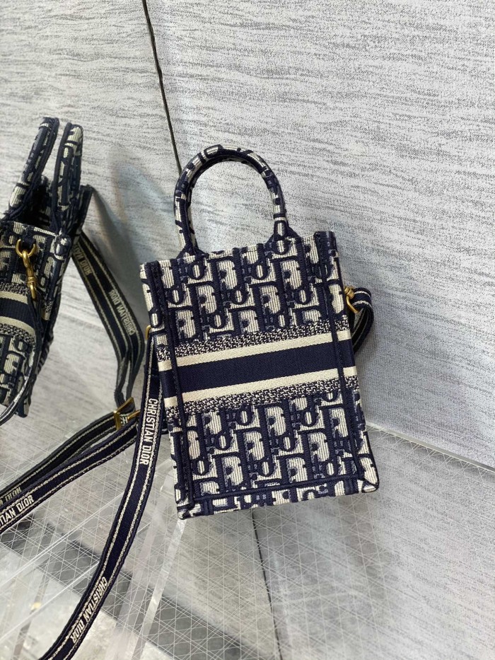  Handbag   Dior   size 13.5*5*18 cm