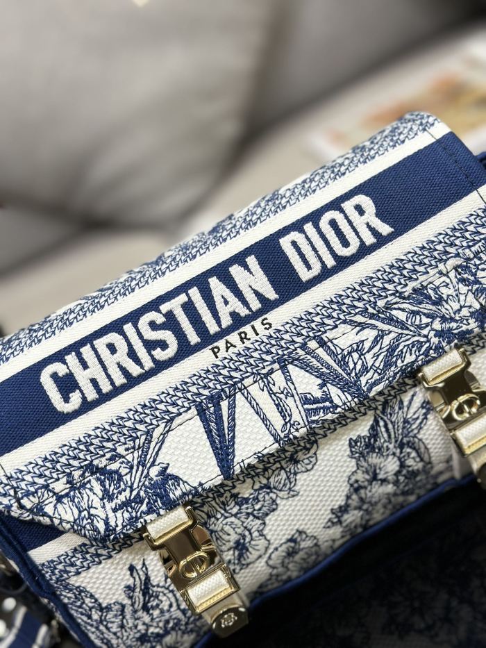 Handbag   Dior  M1241  size  23 x 15 x 8  cm