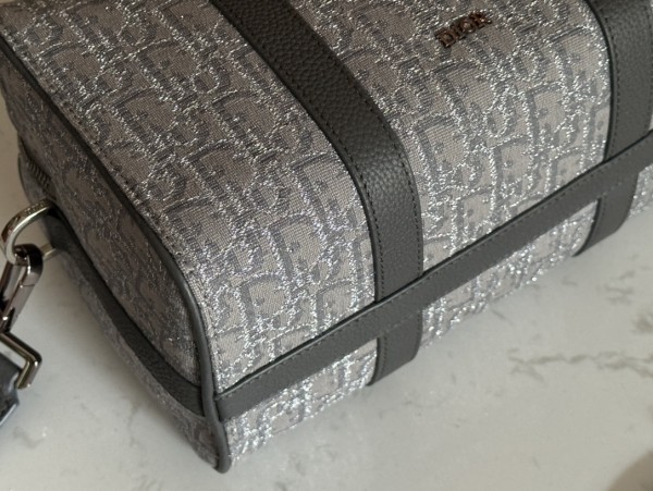  Handbag   Dior   93337  size  26 x 16x 14.5  cm