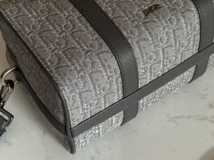  Handbag   Dior   93337  size  26 x 16x 14.5  cm