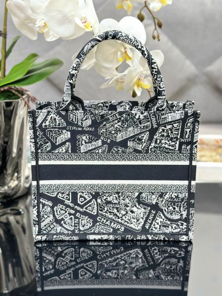 Handbag   Dior M1286 size 26.5 x 21 x 14   cm