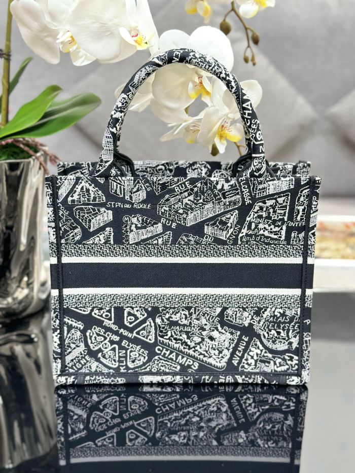 Handbag   Dior M1286 size 26.5 x 21 x 14   cm