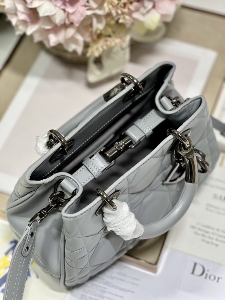 Handbag   Dior  0062  size  24*16.5*9.5 cm