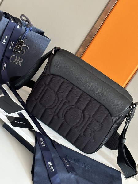 Handbag   Dior  86035  size  31 x 21 x 8  cm