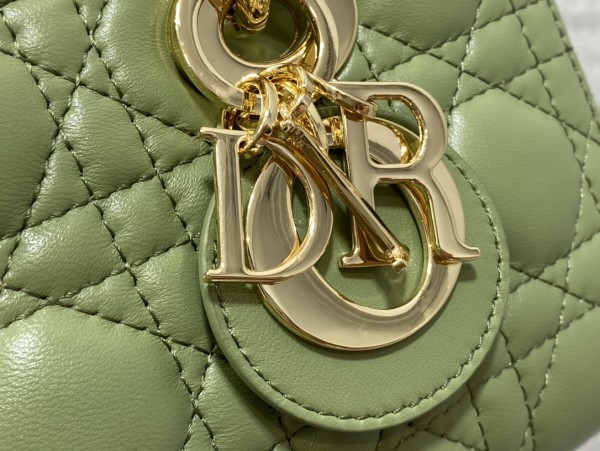 Handbag   Dior  size  22.5*6*11.5 cm
