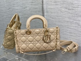 Handbag   Dior  size  26*6*14 cm