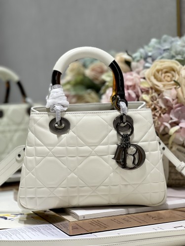 Handbag   Dior  0062  size  24*16.5*9.5 cm