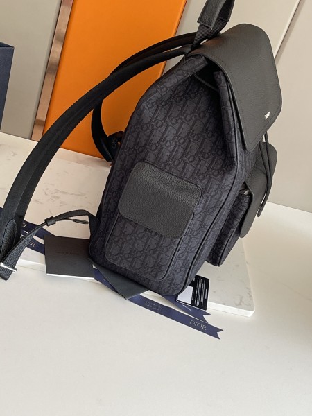 Handbag   Dior  size  26.5 x 41.5 x 17.5  cm