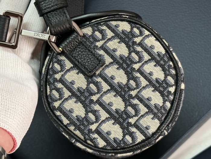 Handbag   Dior  93367  size  17 x11 x 11  cm