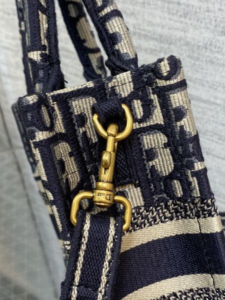  Handbag   Dior   size 13.5*5*18 cm