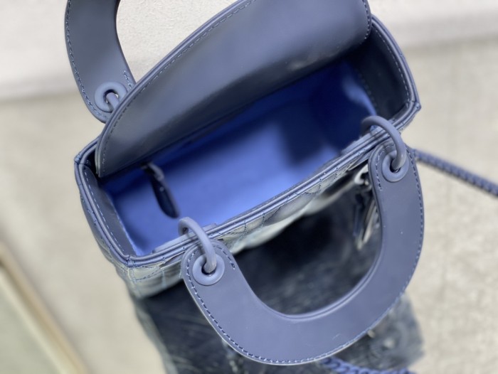  Handbag   Dior  size  17 cm