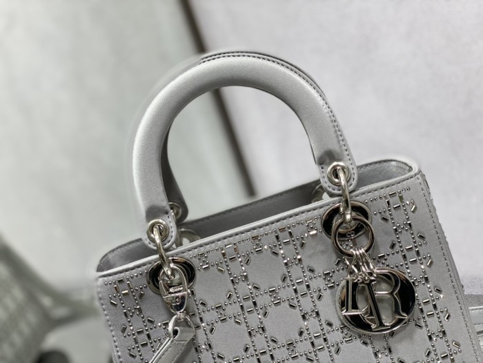 Handbag   Dior  size  24 cm